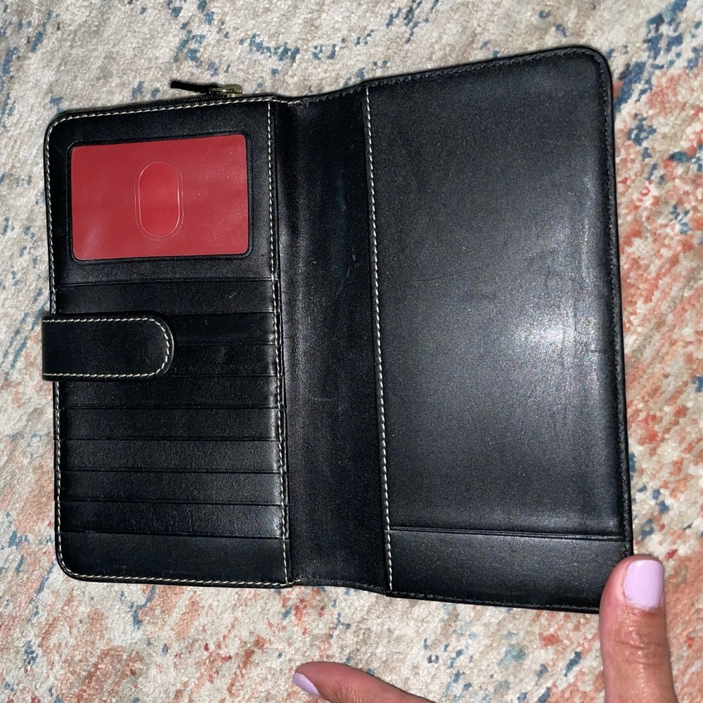 Wallets sold separately - Picture 3 of 8